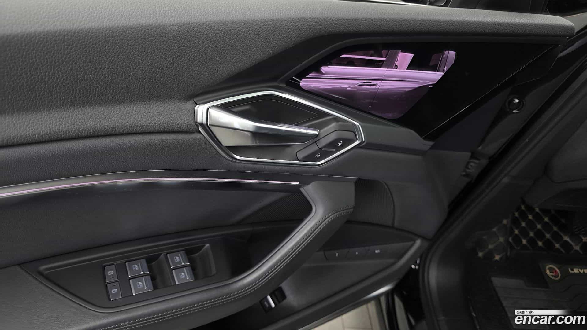 e-tron Audi 2021.11-OPTION-041
