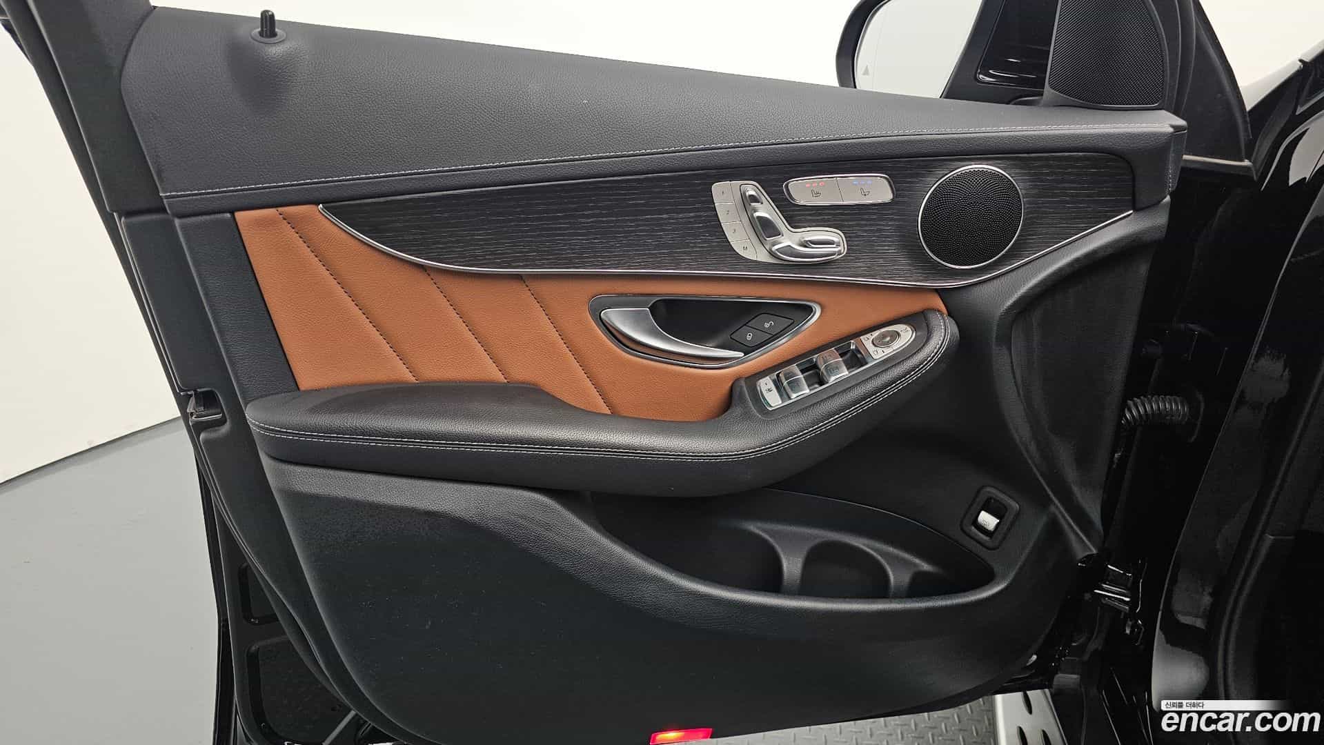 GLC-Class Mercedes-Benz 2022.5-INNER-034