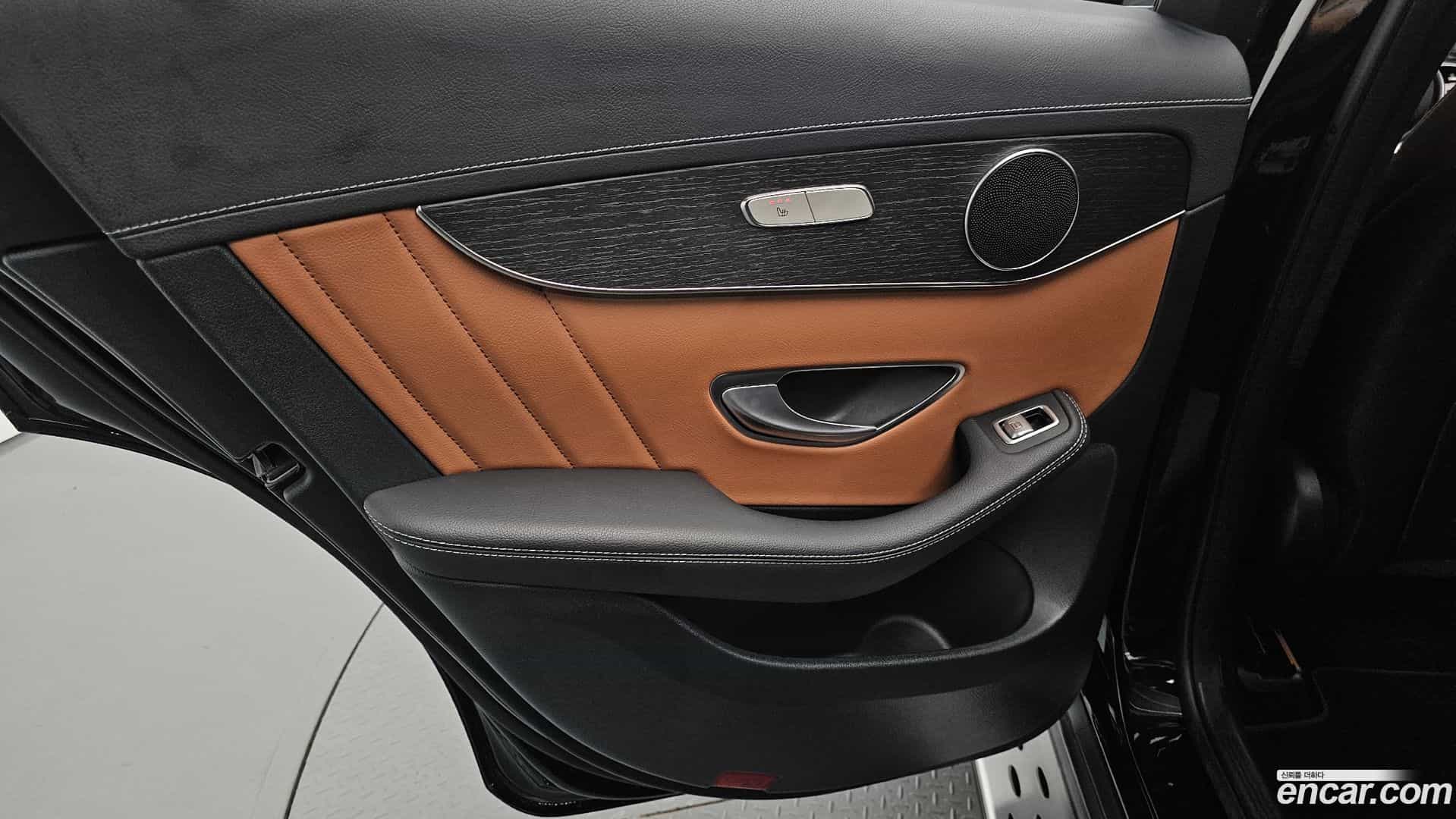 GLC-Class Mercedes-Benz 2022.5-INNER-035