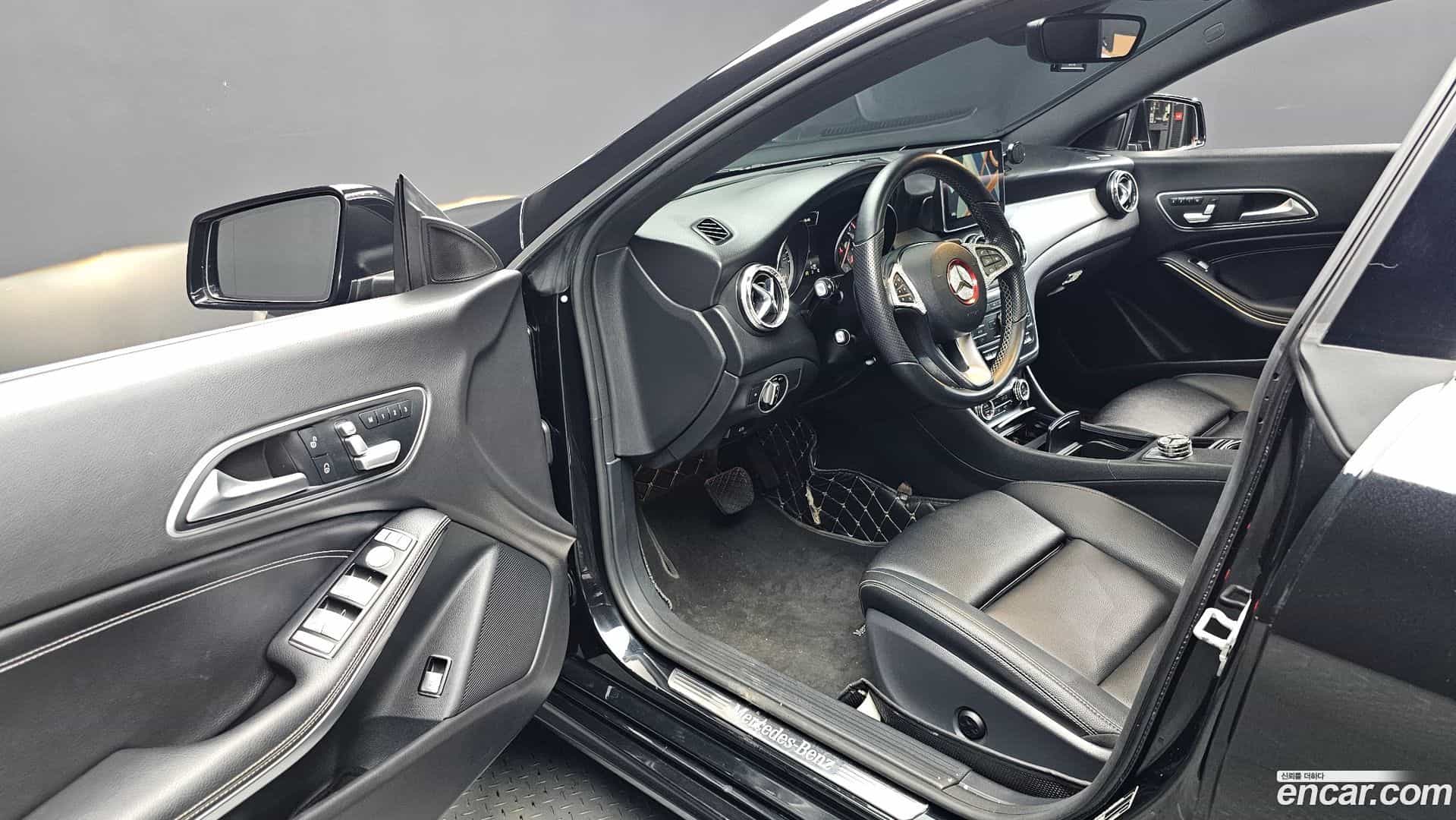 CLA-Class Mercedes-Benz 2016.3-INNER-010