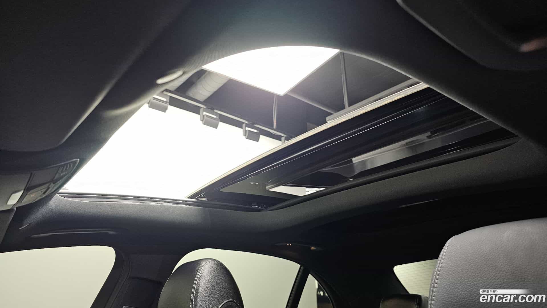 E-Class Mercedes-Benz 2022.4-OPTION-016