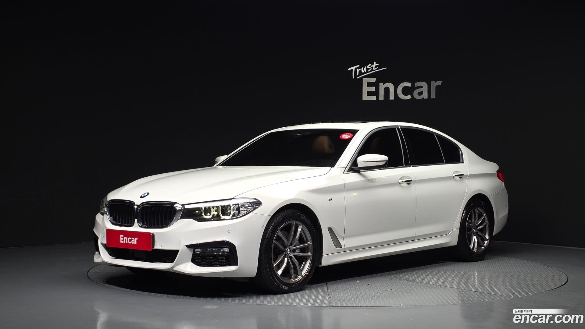 Main__Slider__Photo:5-Series BMW 2017.10-0