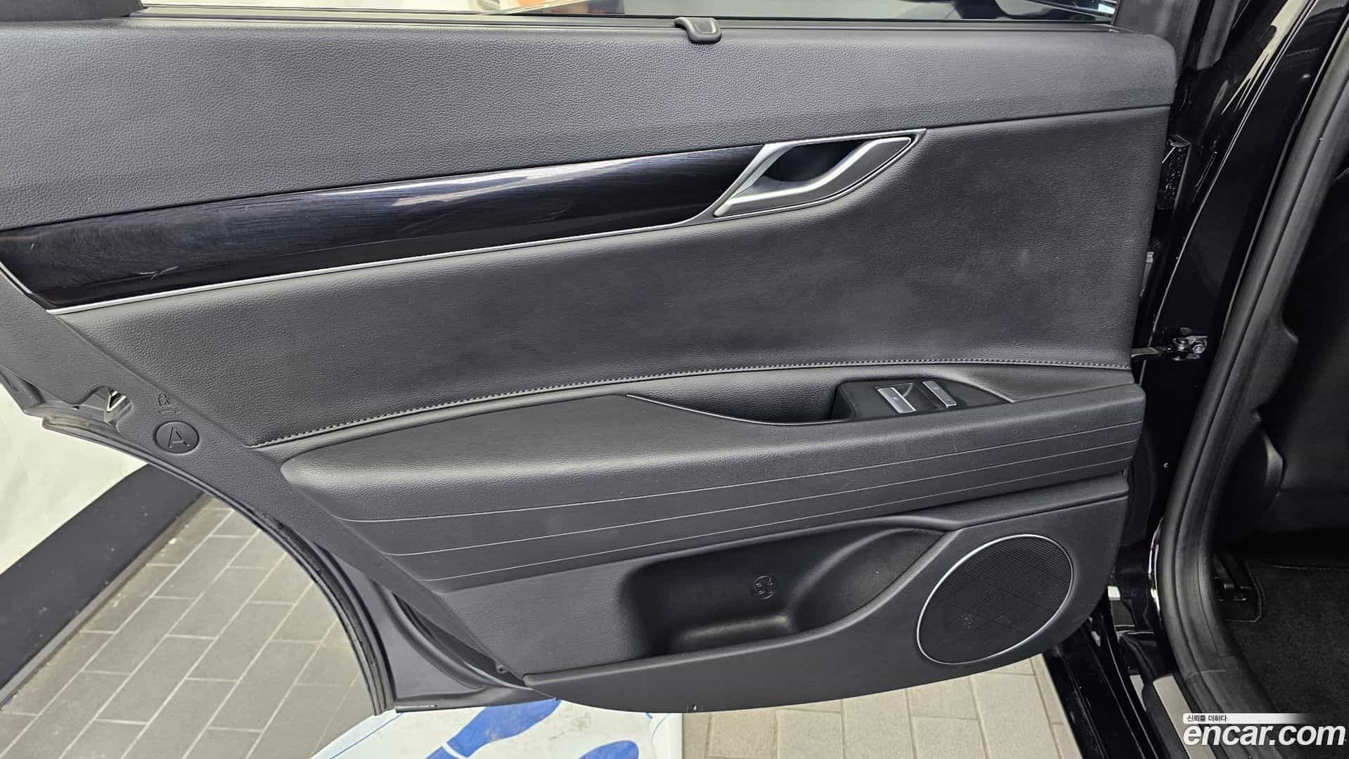 G80 Genesis 2021.1-INNER-035