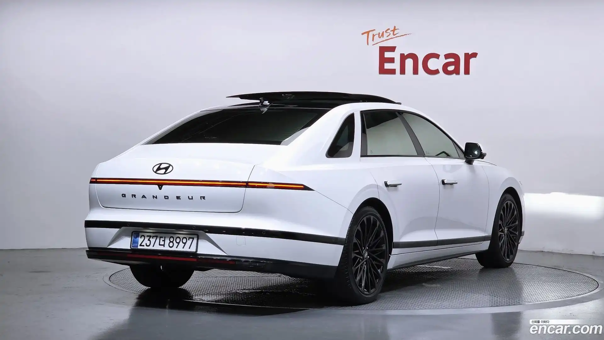 Grandeur Hyundai 2023.2-OUTER-002
