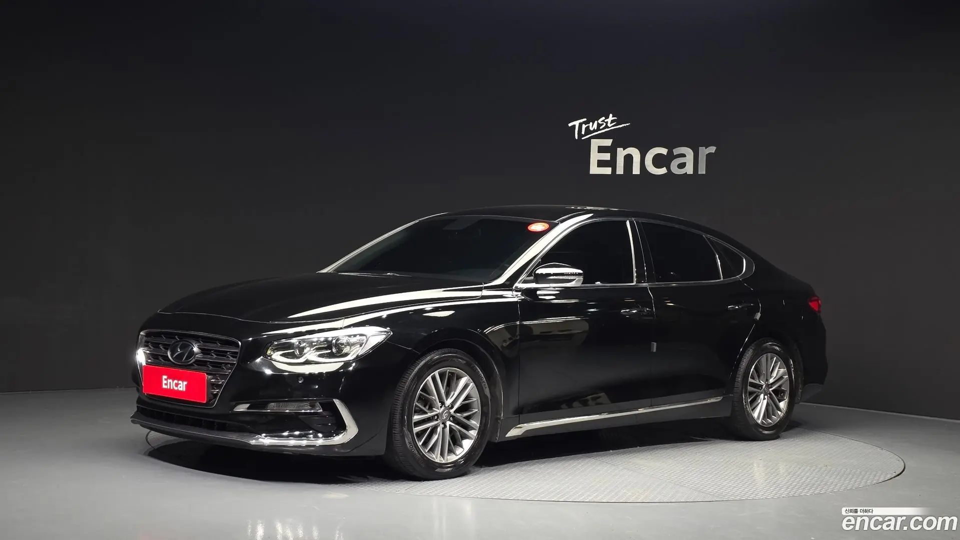 Main__Slider__Photo:Grandeur Hyundai 2018.6-0