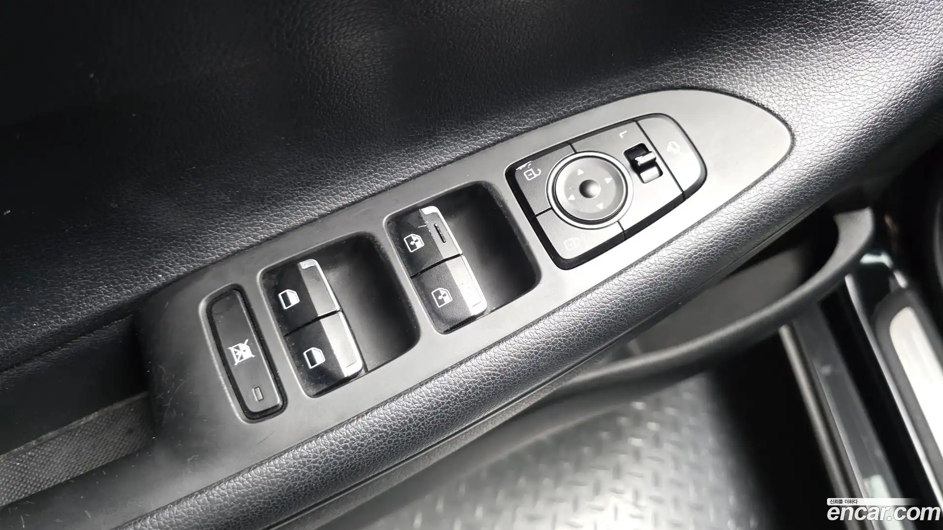 Grandeur Hyundai 2018.6-OPTION-040