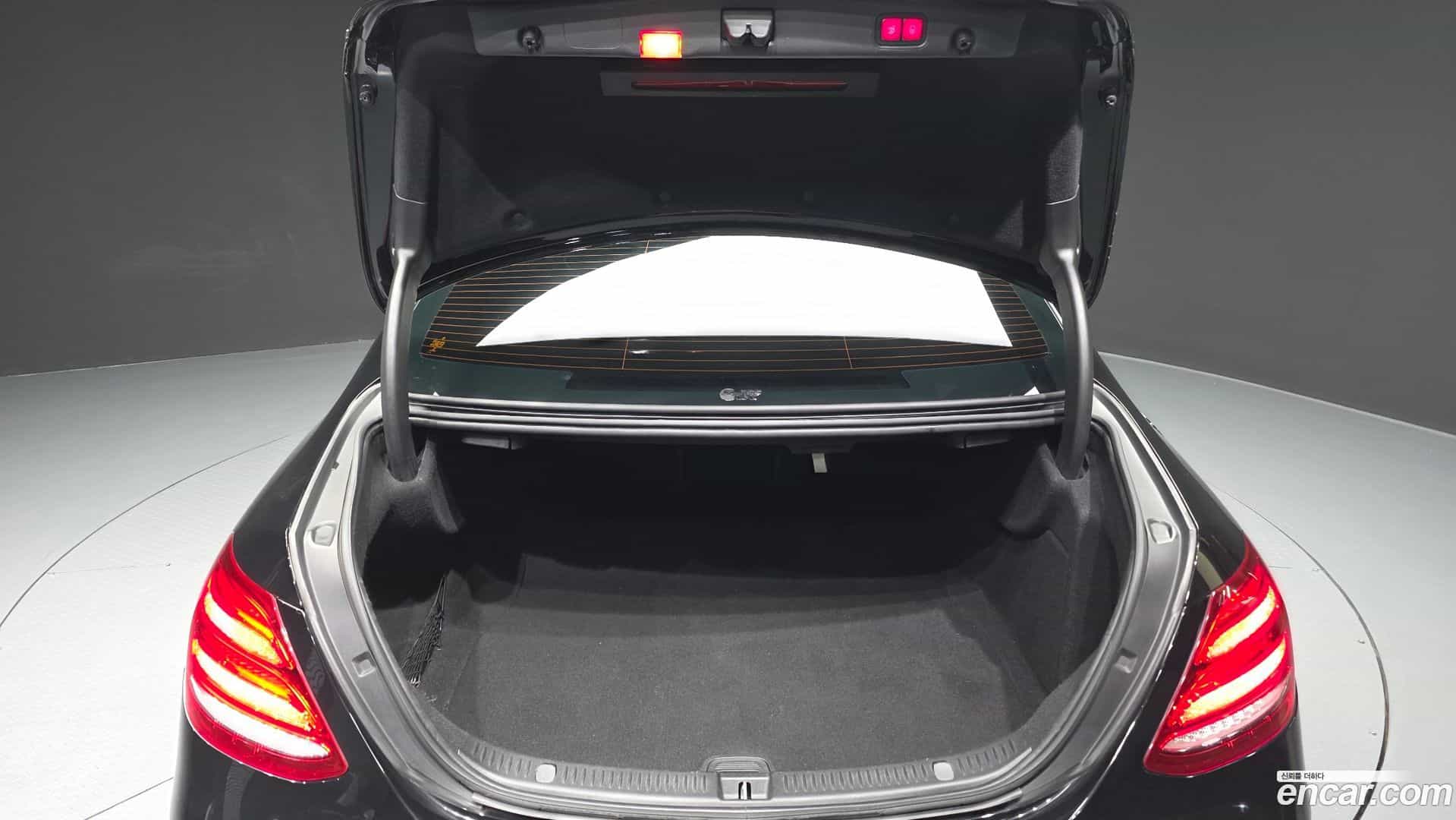 E-Class Mercedes-Benz 2019.6-OPTION-024