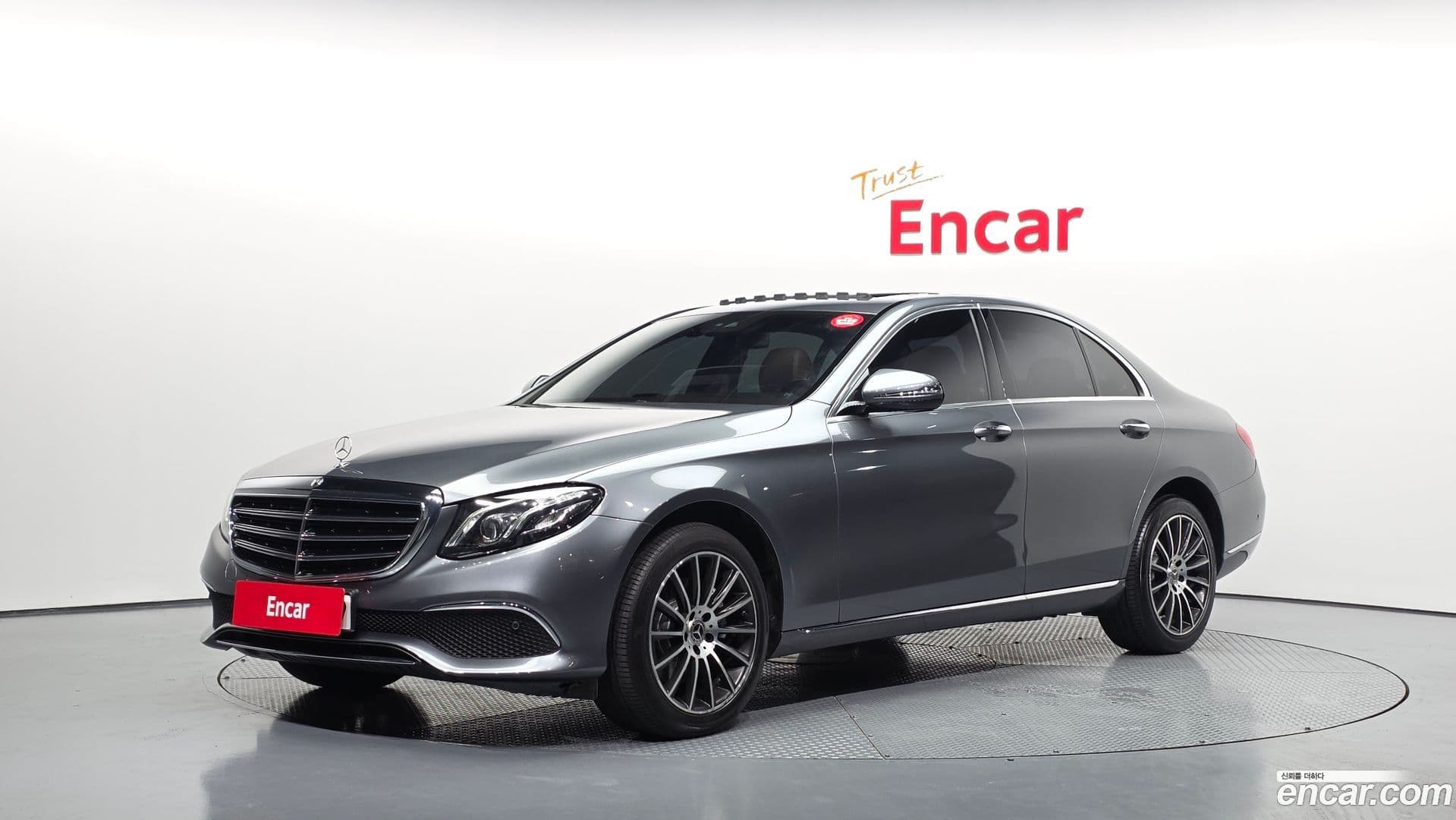 Main__Slider__Photo:E-Class Mercedes-Benz 2019.7-0