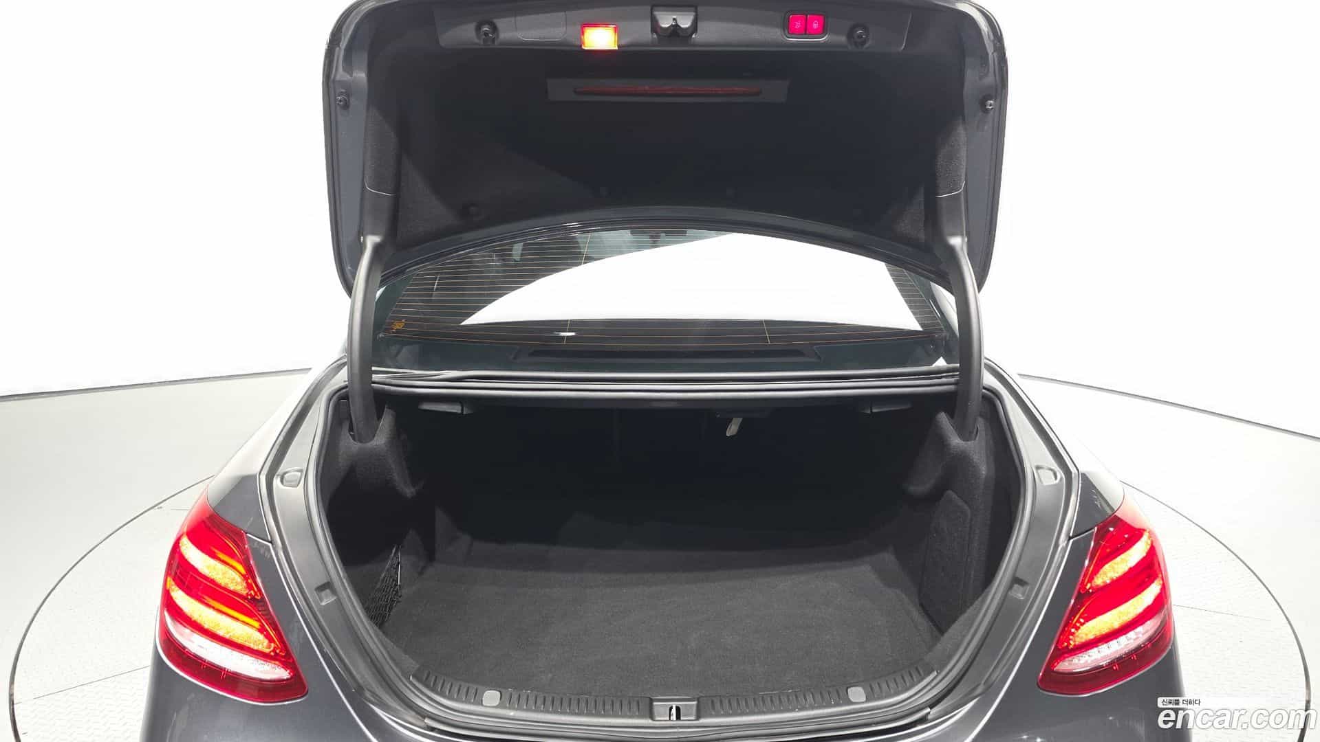 E-Class Mercedes-Benz 2019.7-OPTION-024