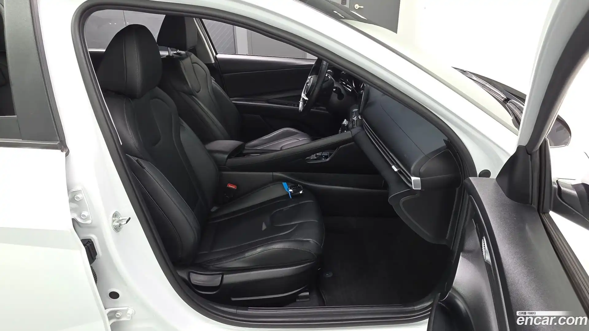 AVANTE Hyundai 2022.4-INNER-036