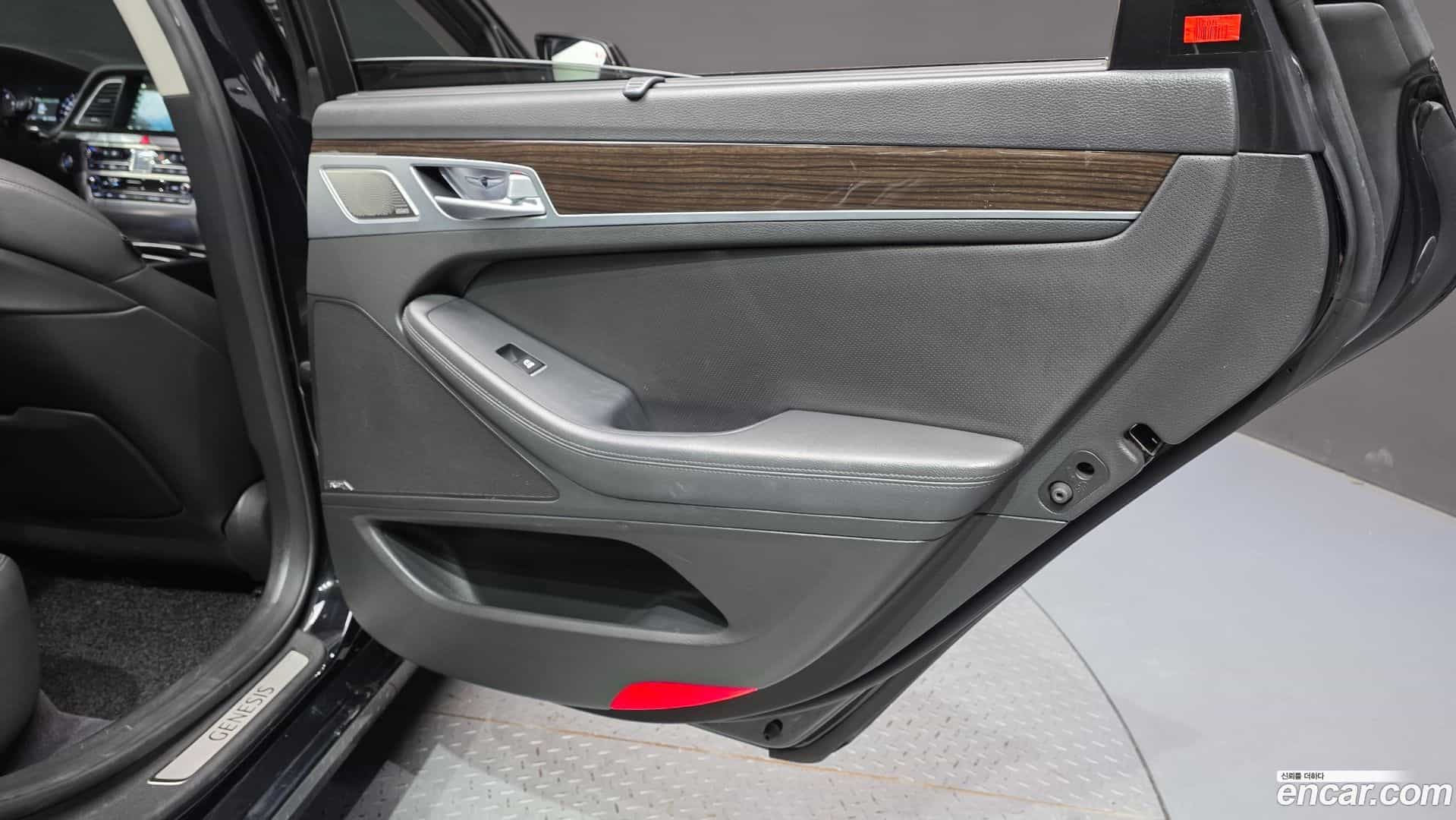 G80 Genesis 2016.10-INNER-035