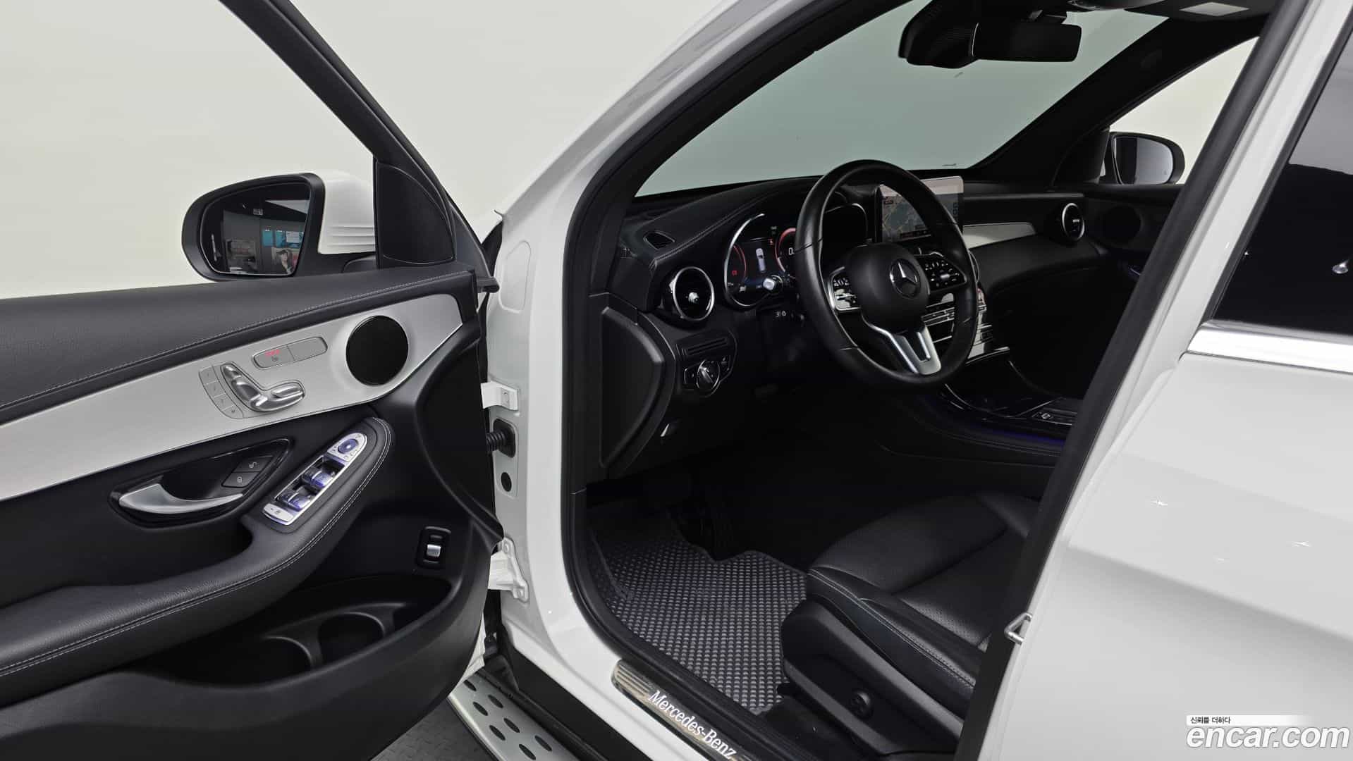 GLC-Class Mercedes-Benz 2021.2-INNER-010