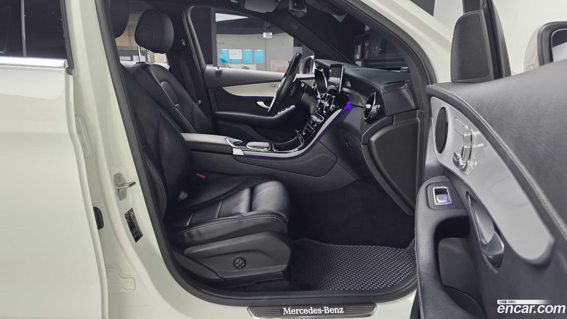 GLC-Class Mercedes-Benz 2021.2-OPTION-016