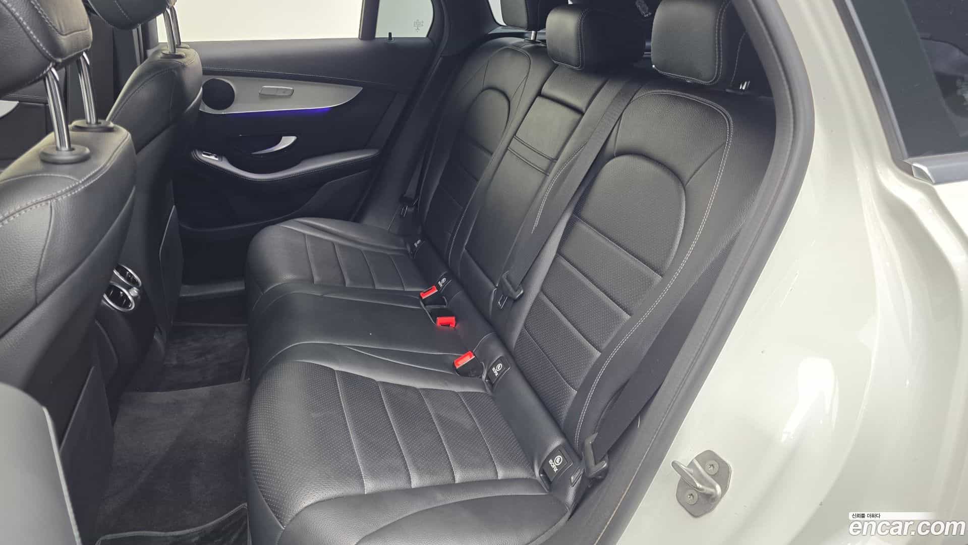 GLC-Class Mercedes-Benz 2021.2-INNER-036