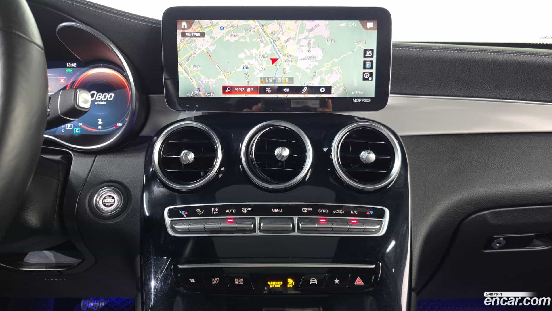 GLC-Class Mercedes-Benz 2021.2-OPTION-045