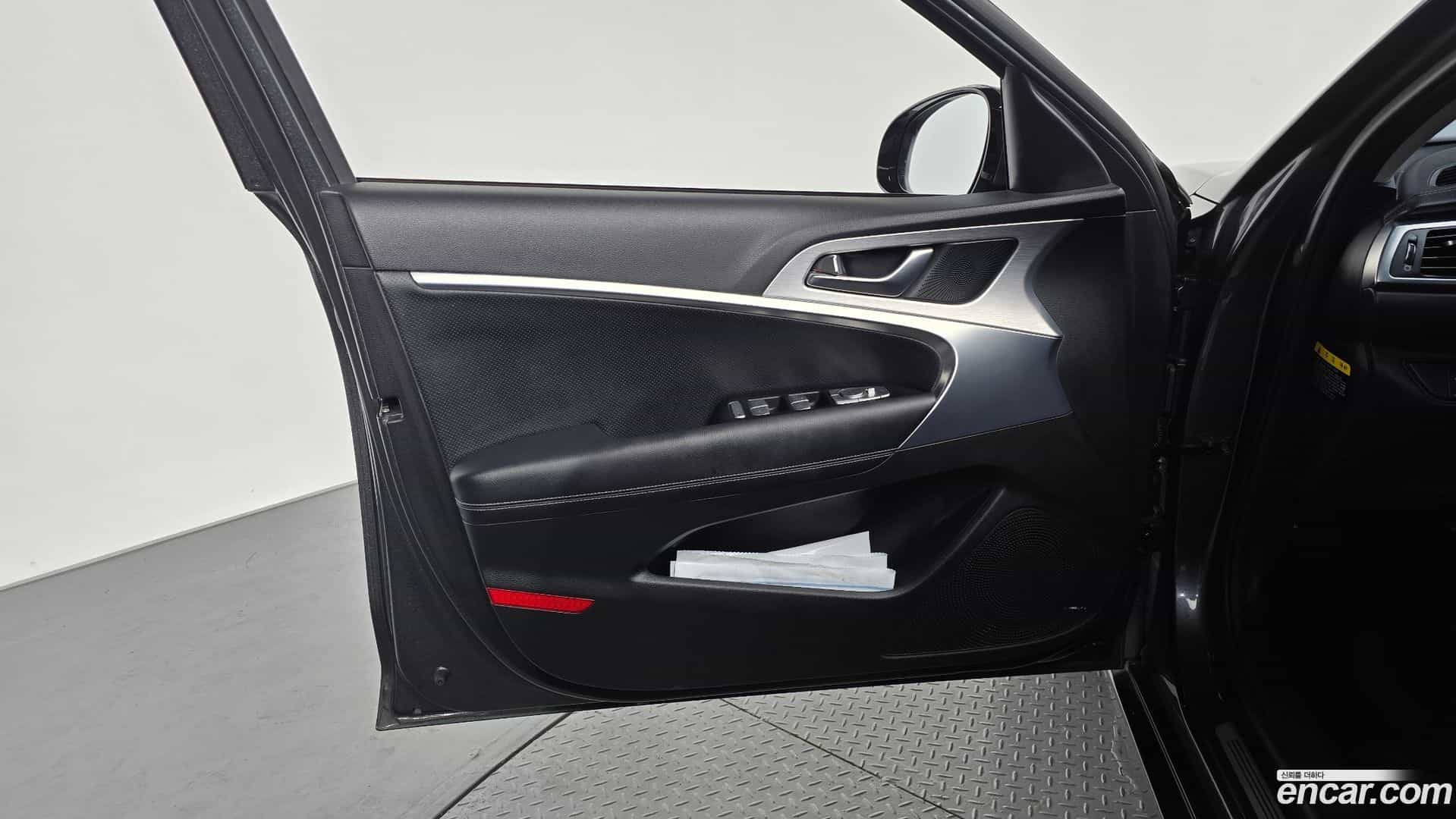 G70 Genesis 2018.1-INNER-034