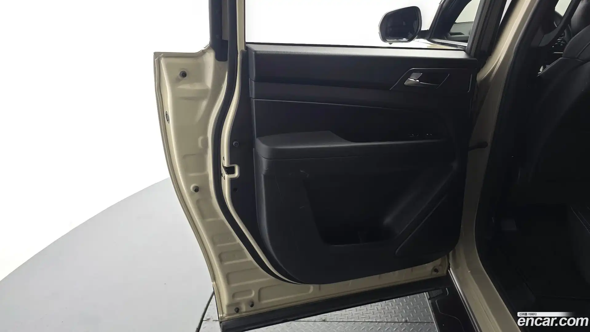 Rexton KG Mobility 2024.6-INNER-035