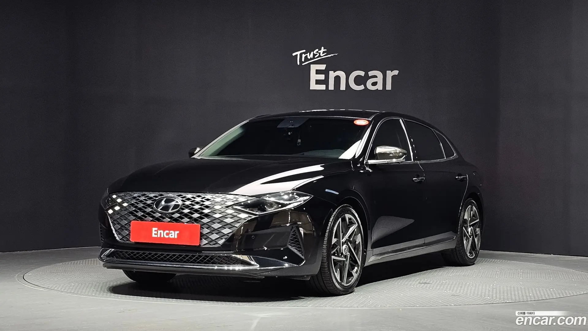 Main__Slider__Photo:Grandeur Hyundai 2021.8-0