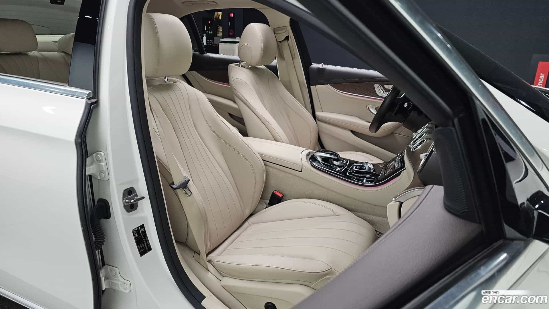 E-Class Mercedes-Benz 2019.5-INNER-010
