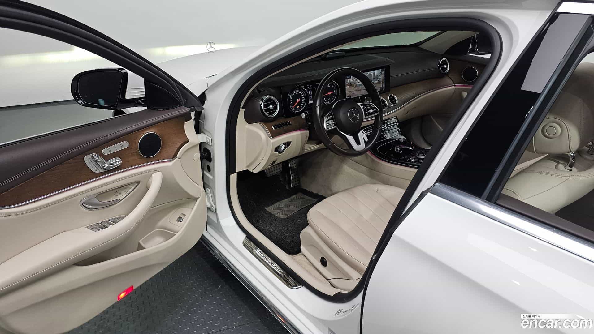 E-Class Mercedes-Benz 2019.5-OPTION-015