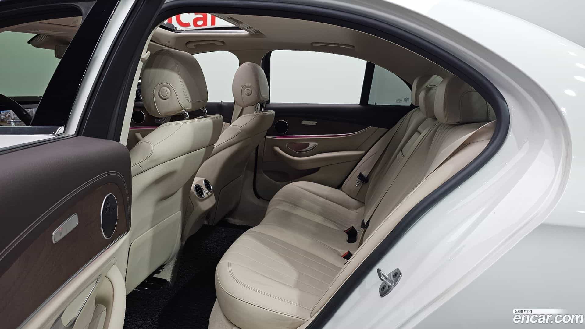 E-Class Mercedes-Benz 2019.5-OPTION-016