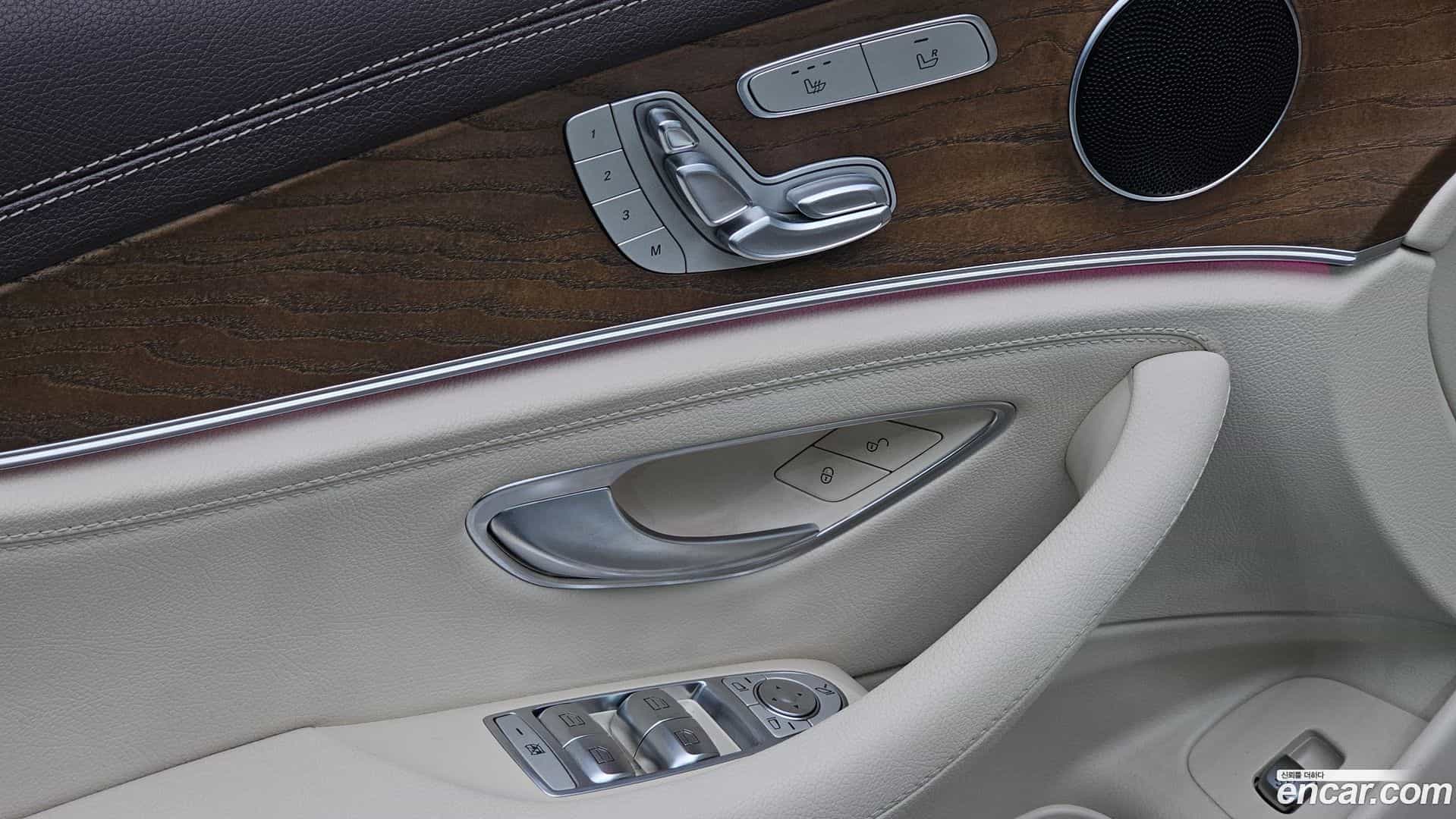 E-Class Mercedes-Benz 2019.5-OPTION-021