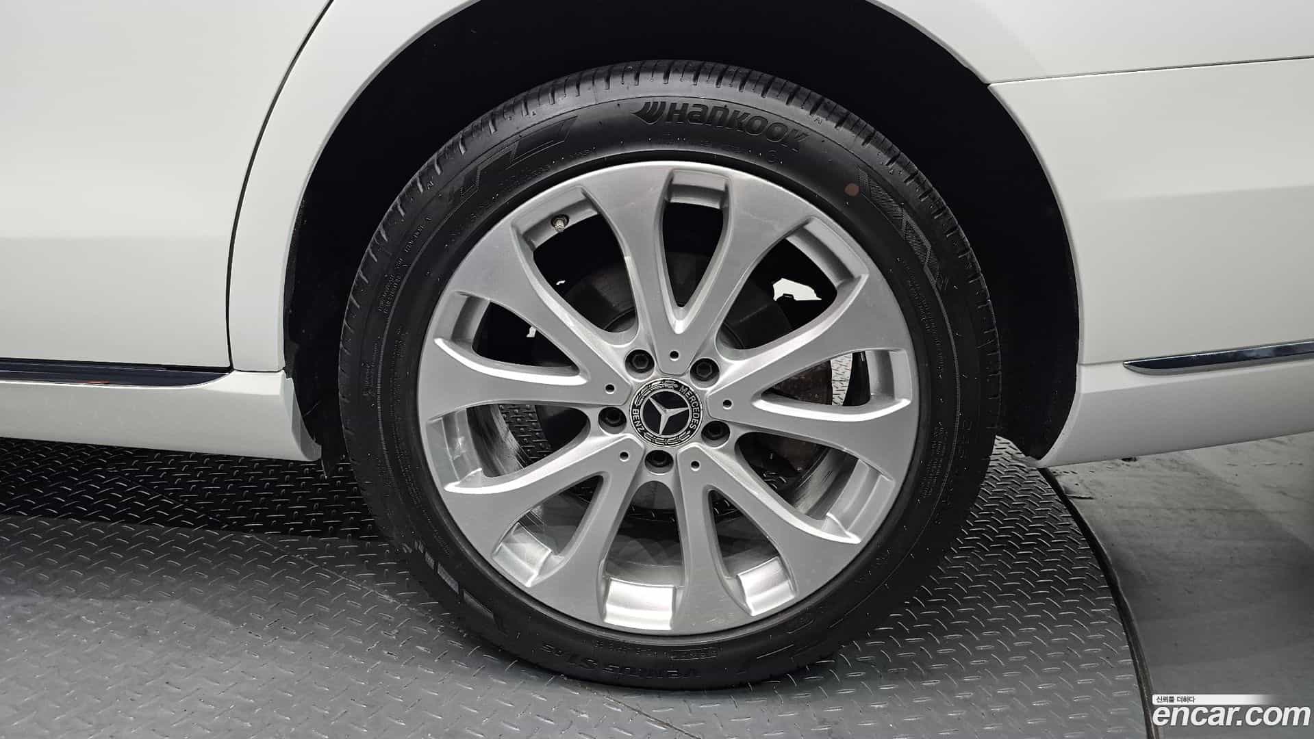E-Class Mercedes-Benz 2019.5-OUTER-031
