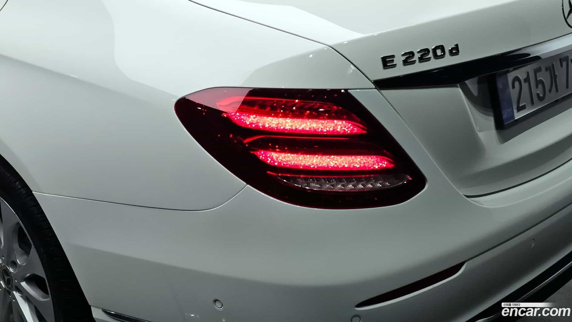 E-Class Mercedes-Benz 2019.5-OUTER-033