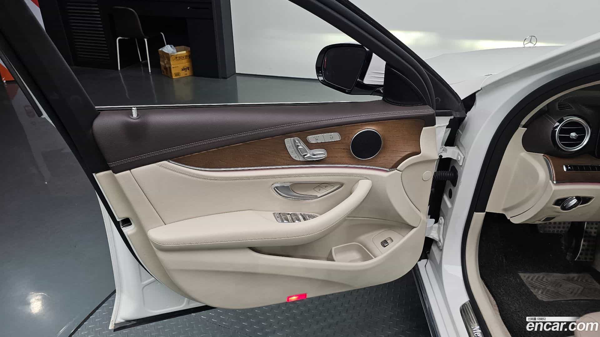 E-Class Mercedes-Benz 2019.5-INNER-034