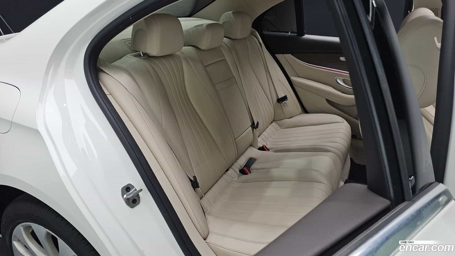 E-Class Mercedes-Benz 2019.5-INNER-036