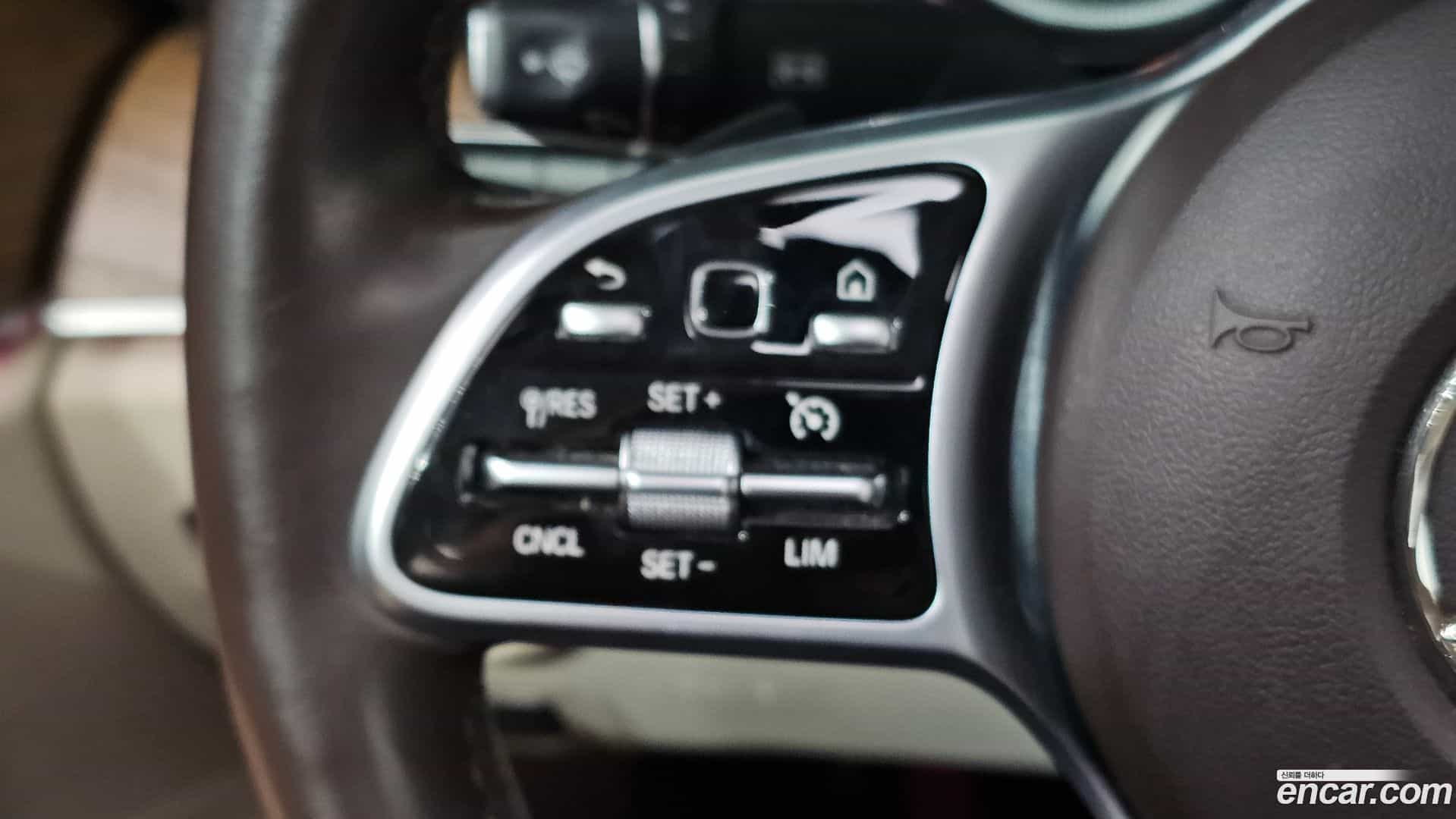 E-Class Mercedes-Benz 2019.5-OPTION-044