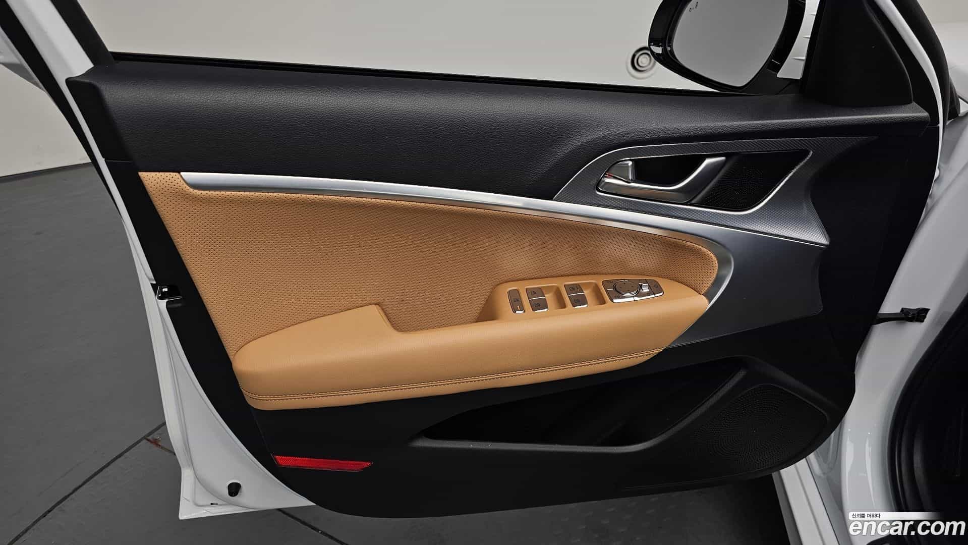 G70 Genesis 2022.10-INNER-034