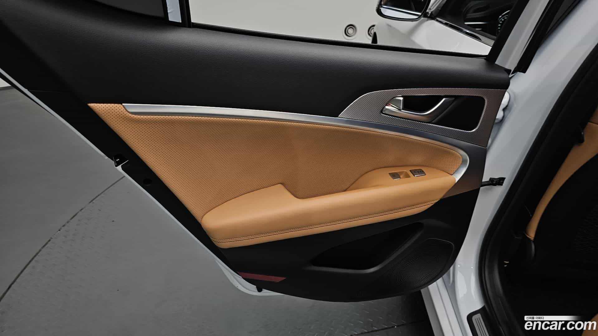 G70 Genesis 2022.10-INNER-035