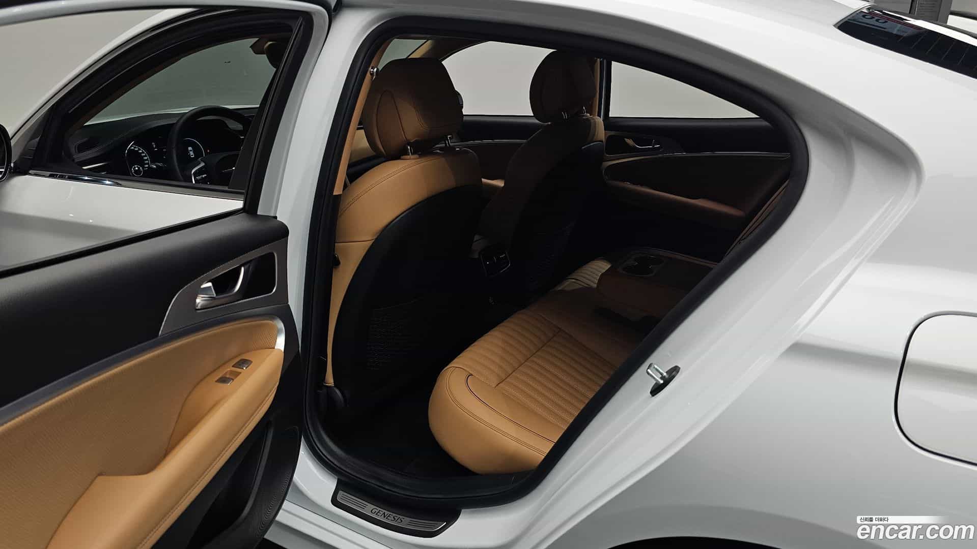 G70 Genesis 2022.10-INNER-036