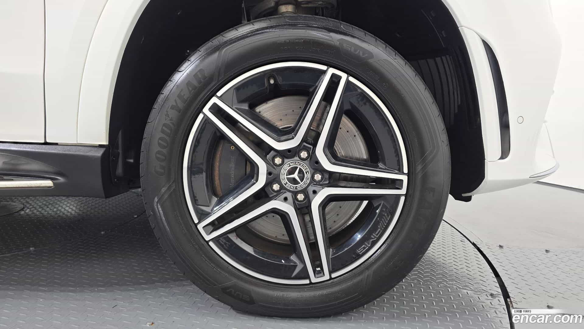 GLE-Class Mercedes-Benz 2019.9-OUTER-031