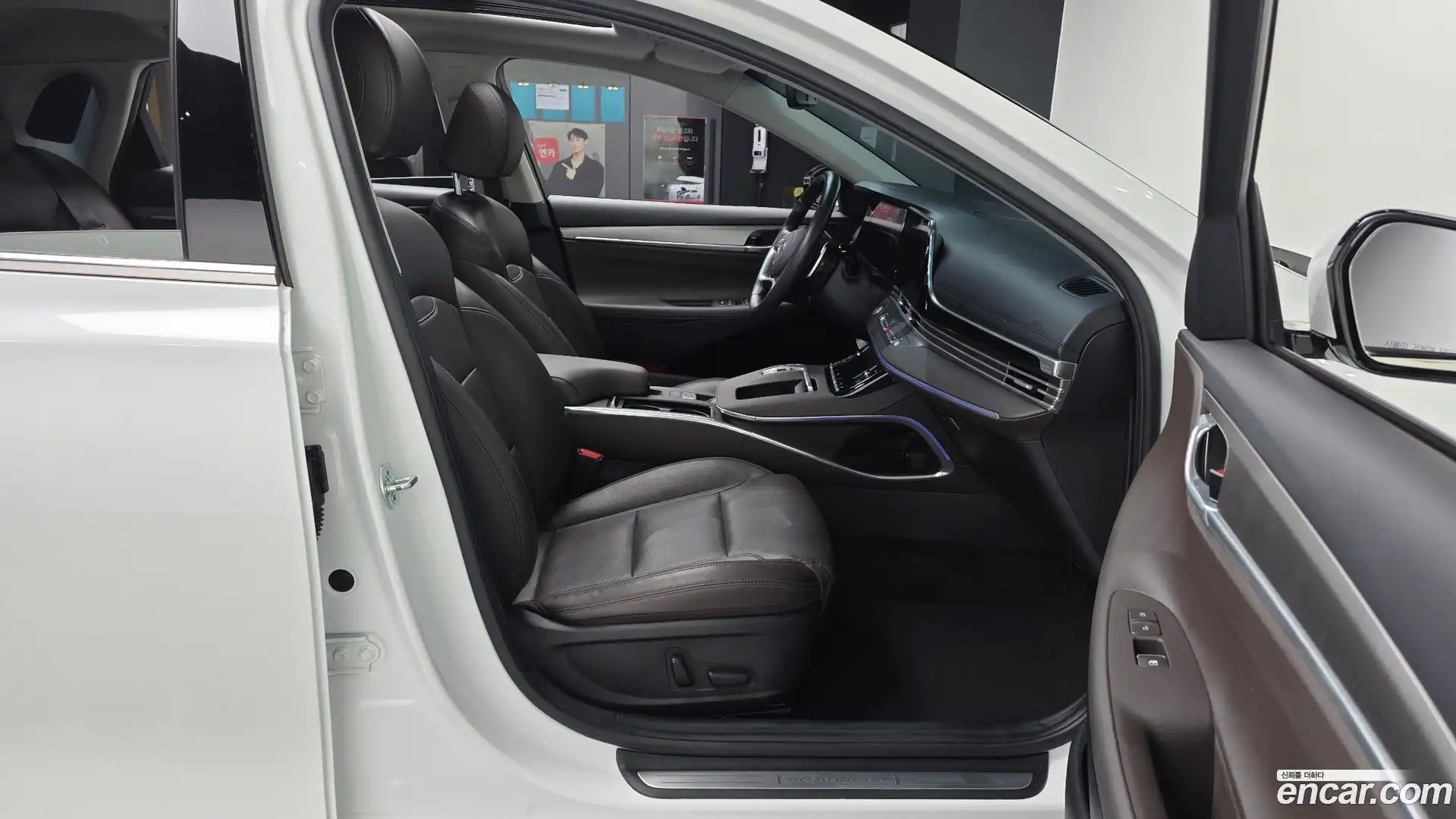 Grandeur Hyundai 2020.11-INNER-036