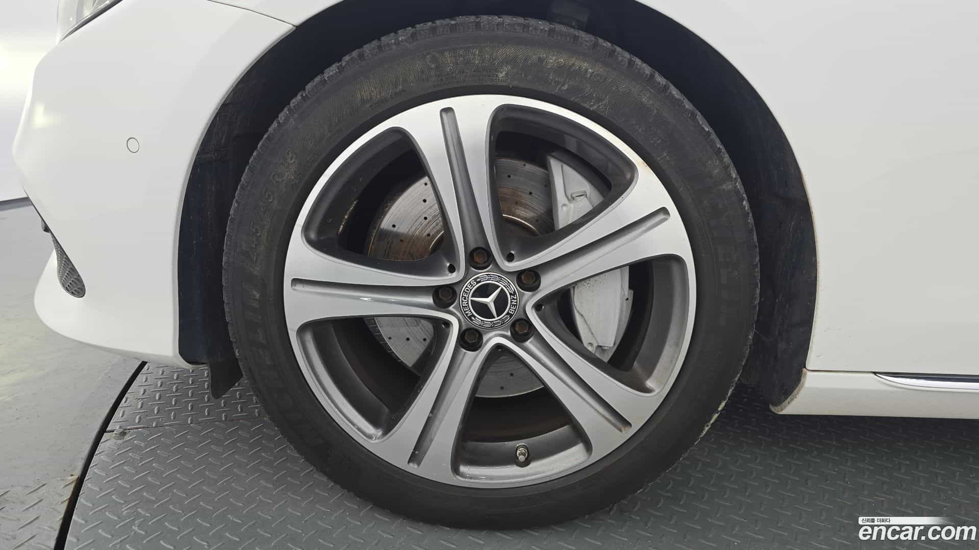E-Class Mercedes-Benz 2017.6-OUTER-005