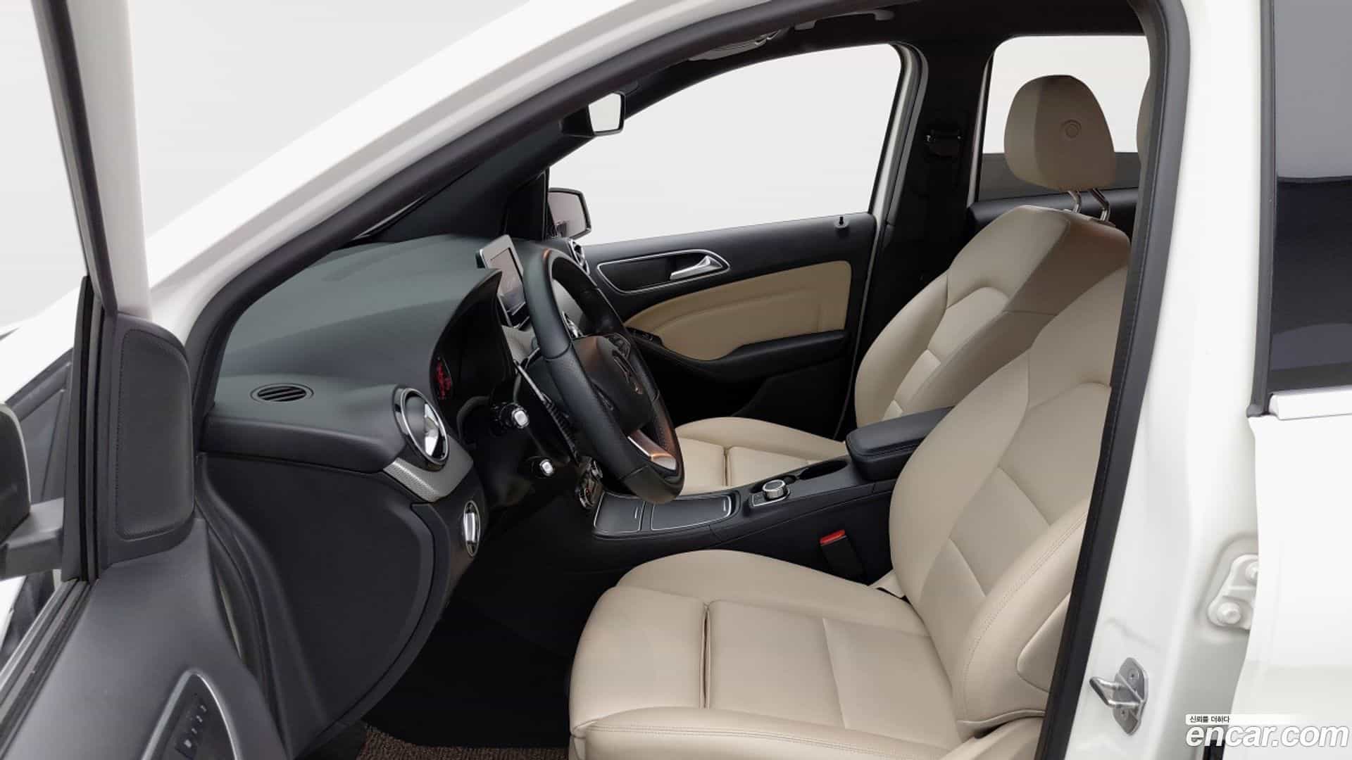 B-Class Mercedes-Benz 2018.8-OPTION-016