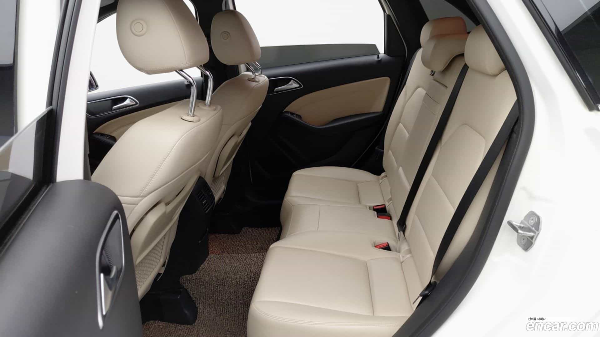 B-Class Mercedes-Benz 2018.8-OPTION-017
