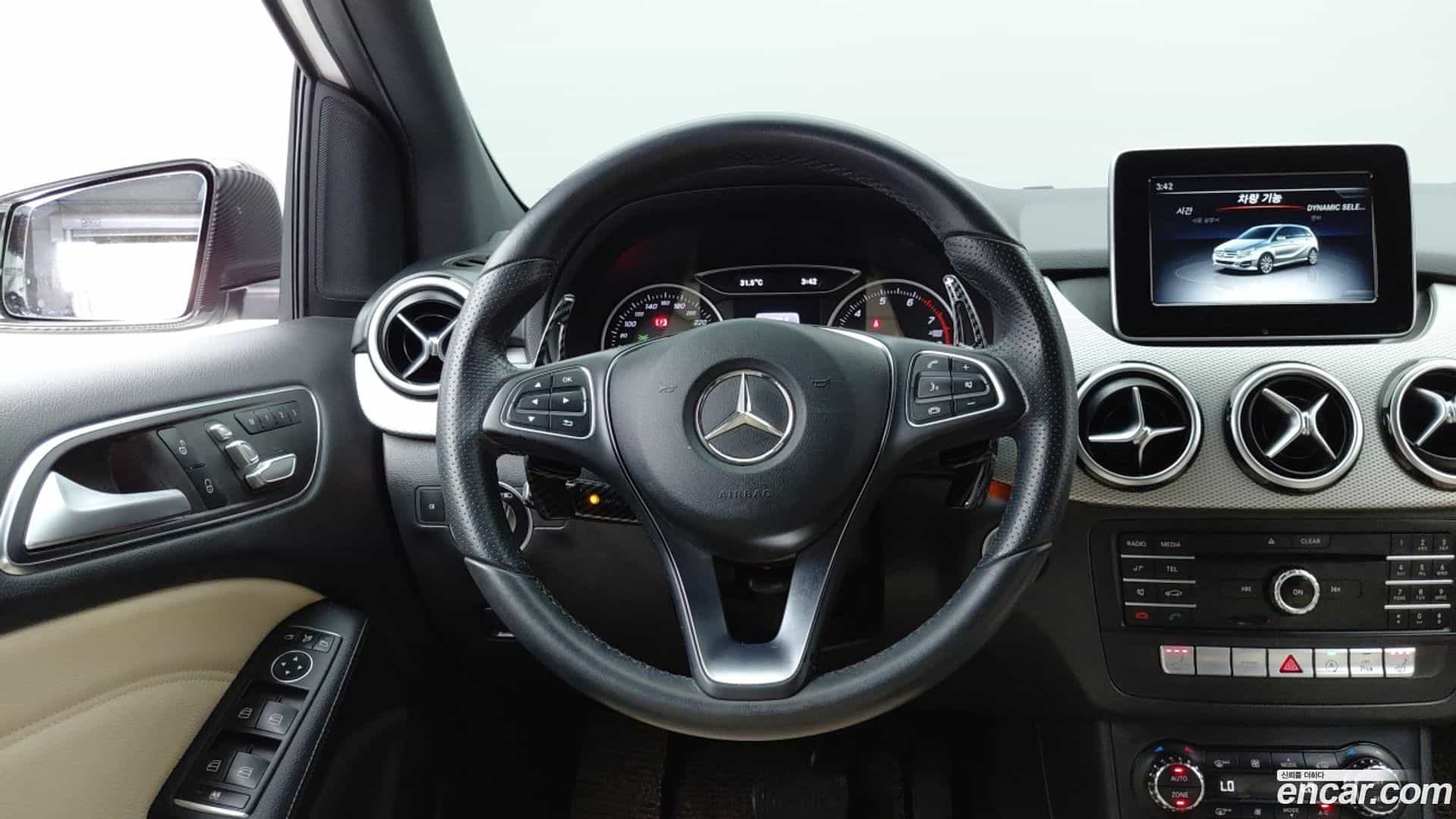 B-Class Mercedes-Benz 2018.8-OPTION-018