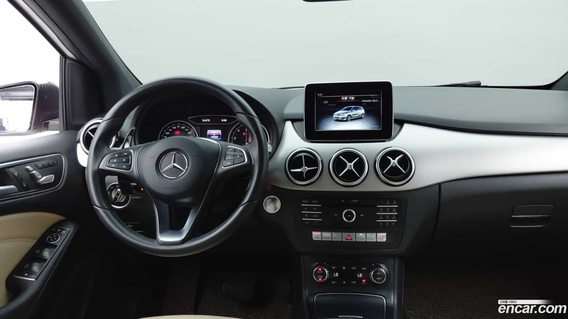 B-Class Mercedes-Benz 2018.8-OPTION-019