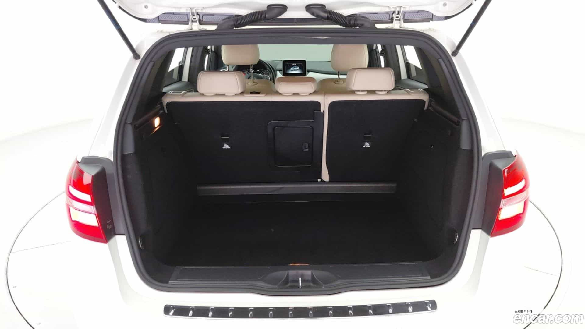 B-Class Mercedes-Benz 2018.8-OPTION-021