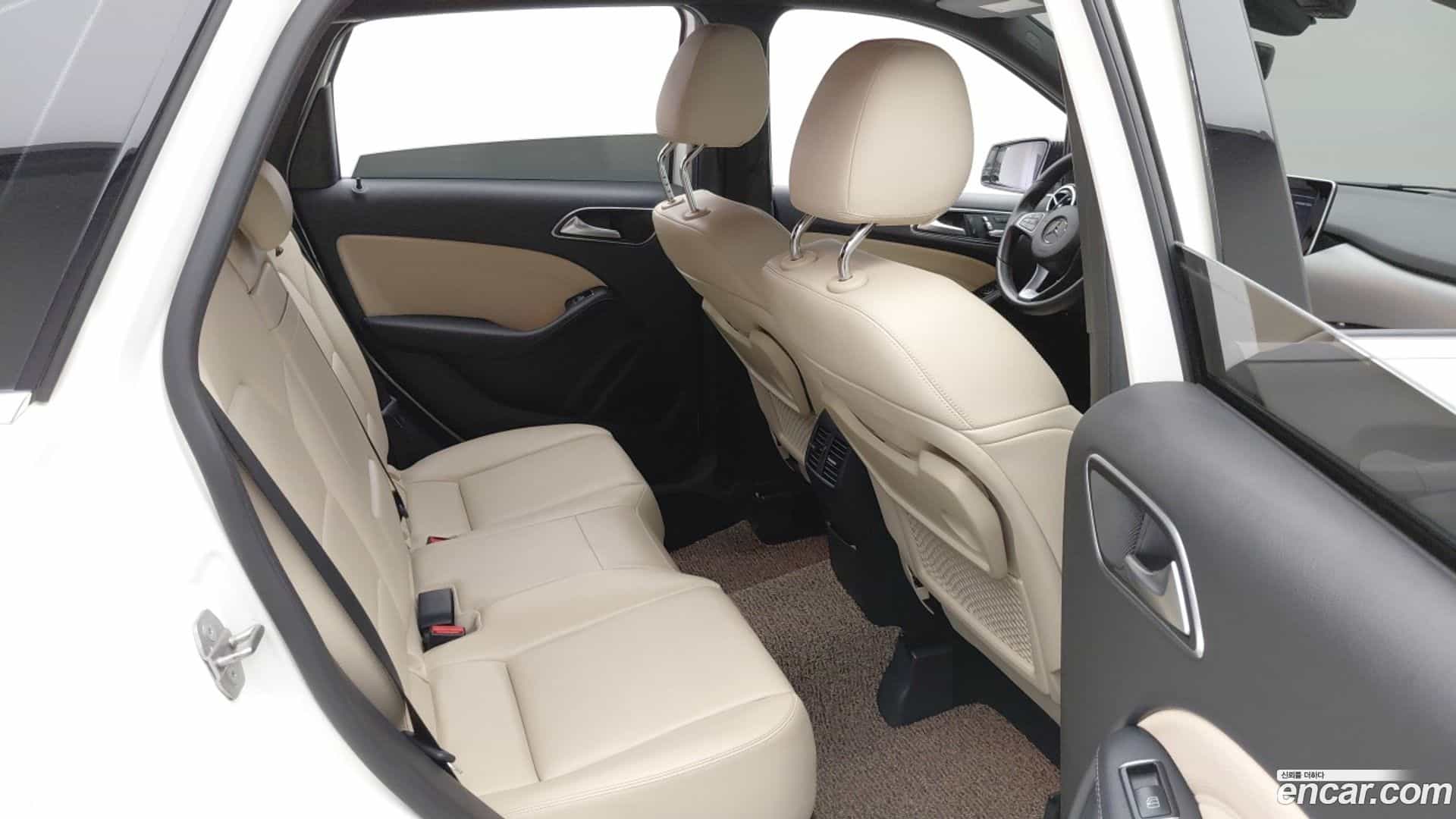 B-Class Mercedes-Benz 2018.8-OPTION-022