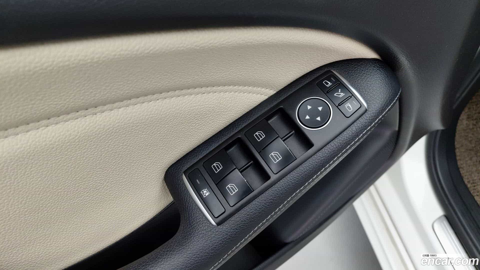 B-Class Mercedes-Benz 2018.8-OPTION-023
