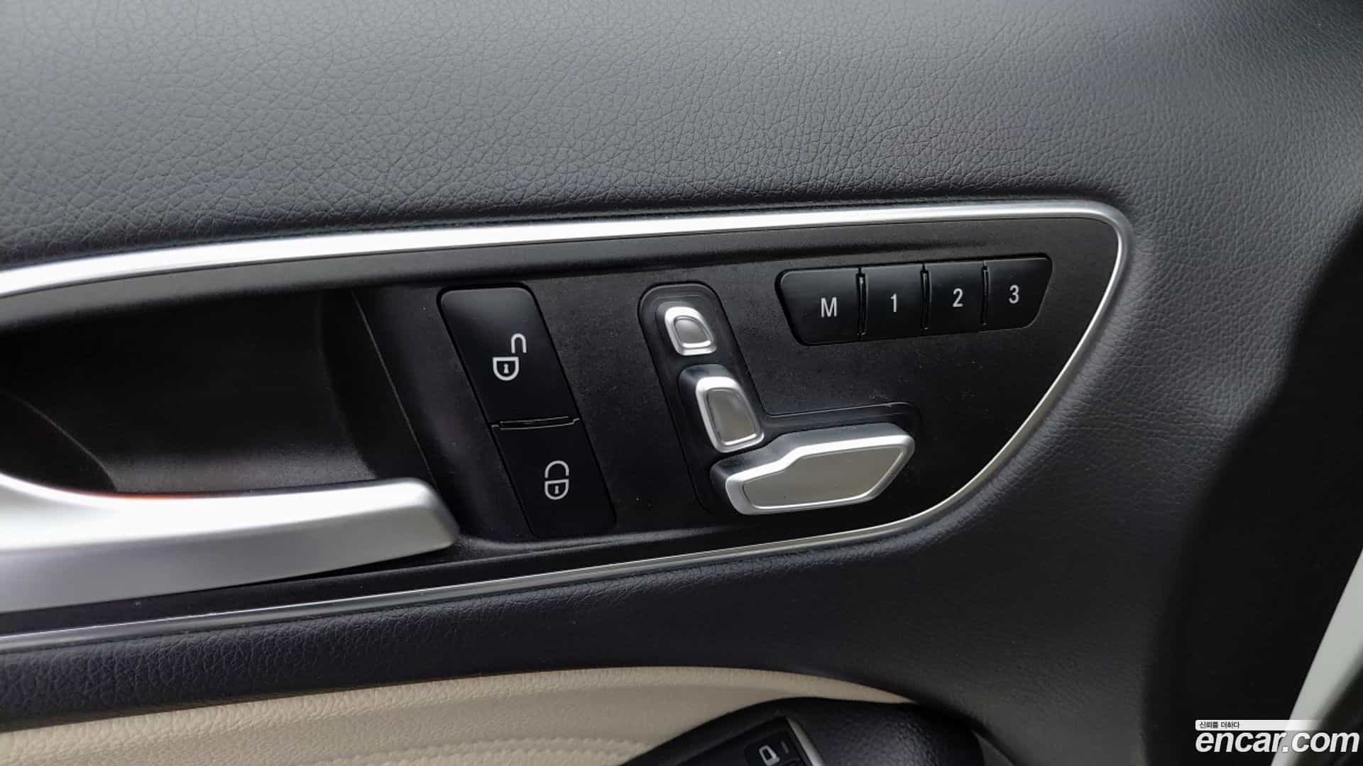 B-Class Mercedes-Benz 2018.8-OPTION-024