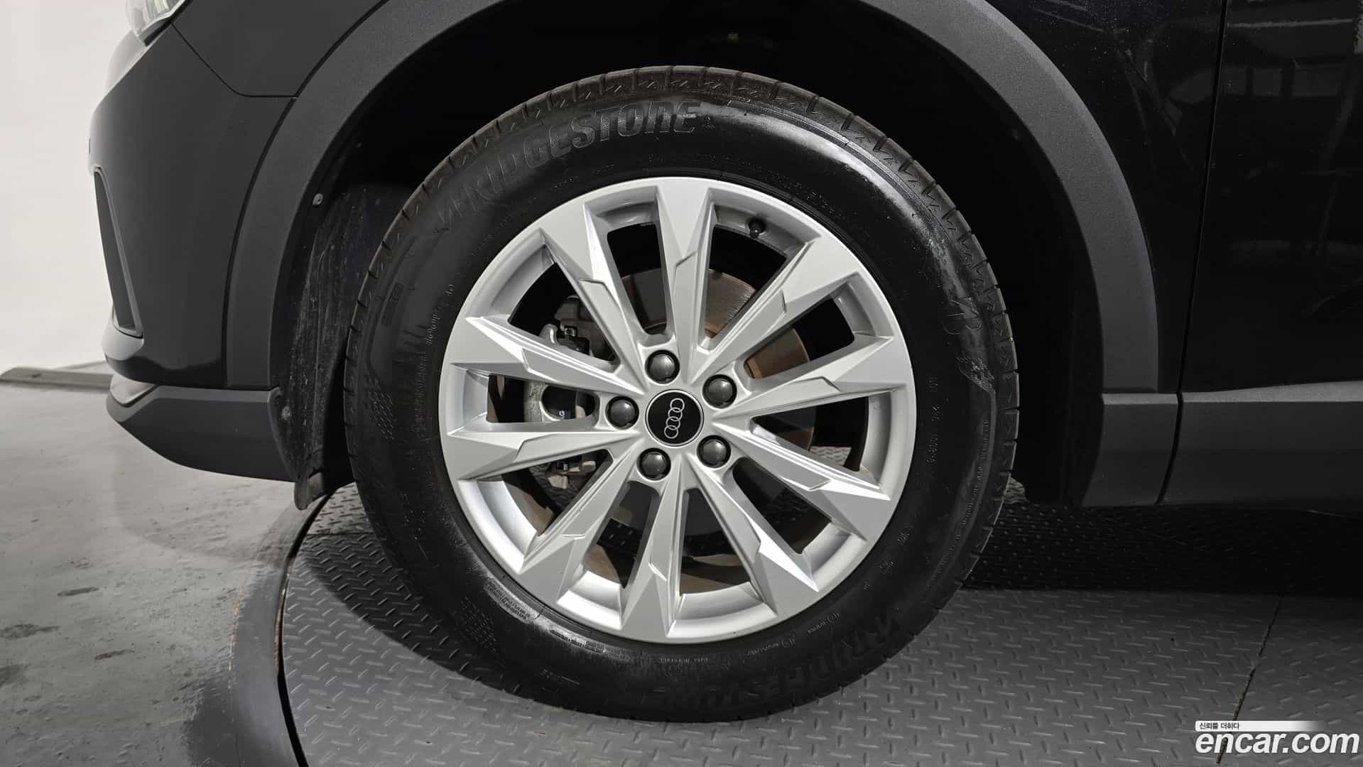 Q3 Audi 2023.10-OUTER-005