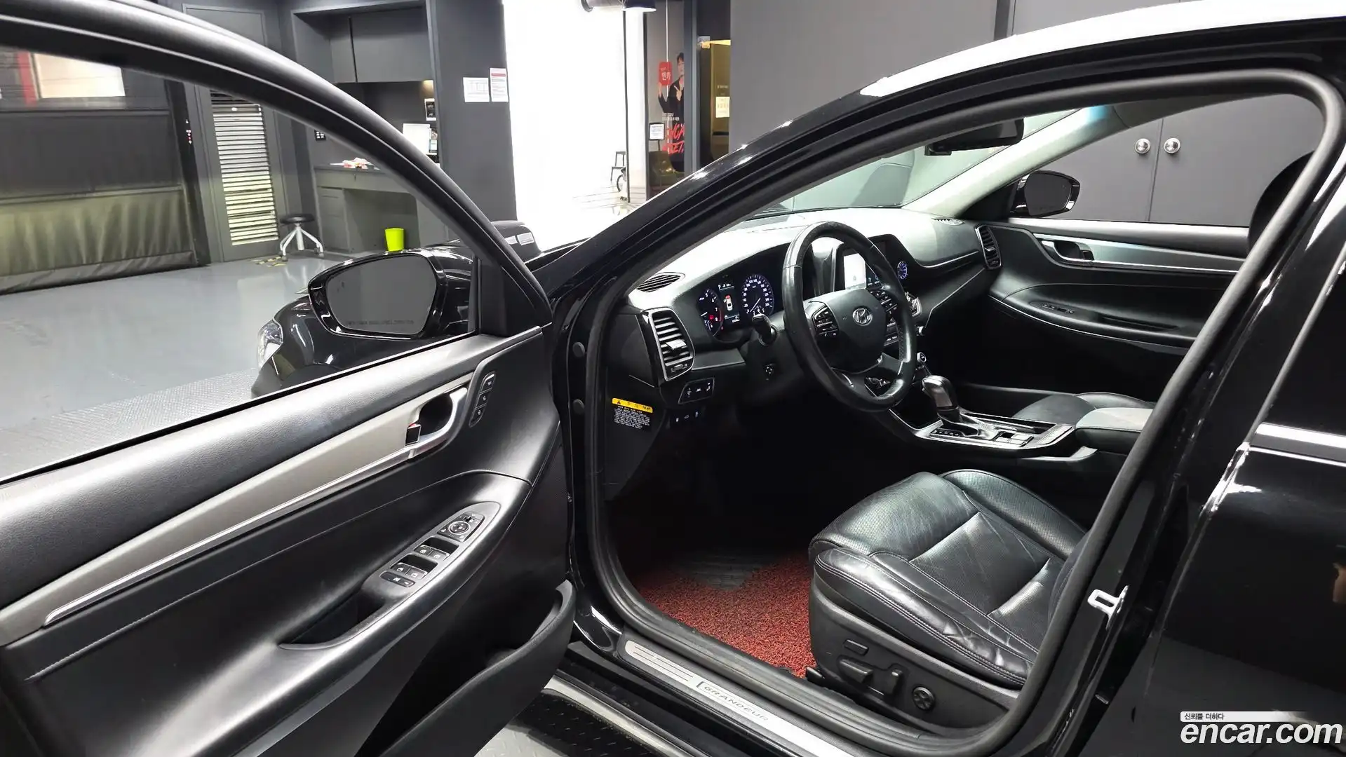 Grandeur Hyundai 2018.11-INNER-010