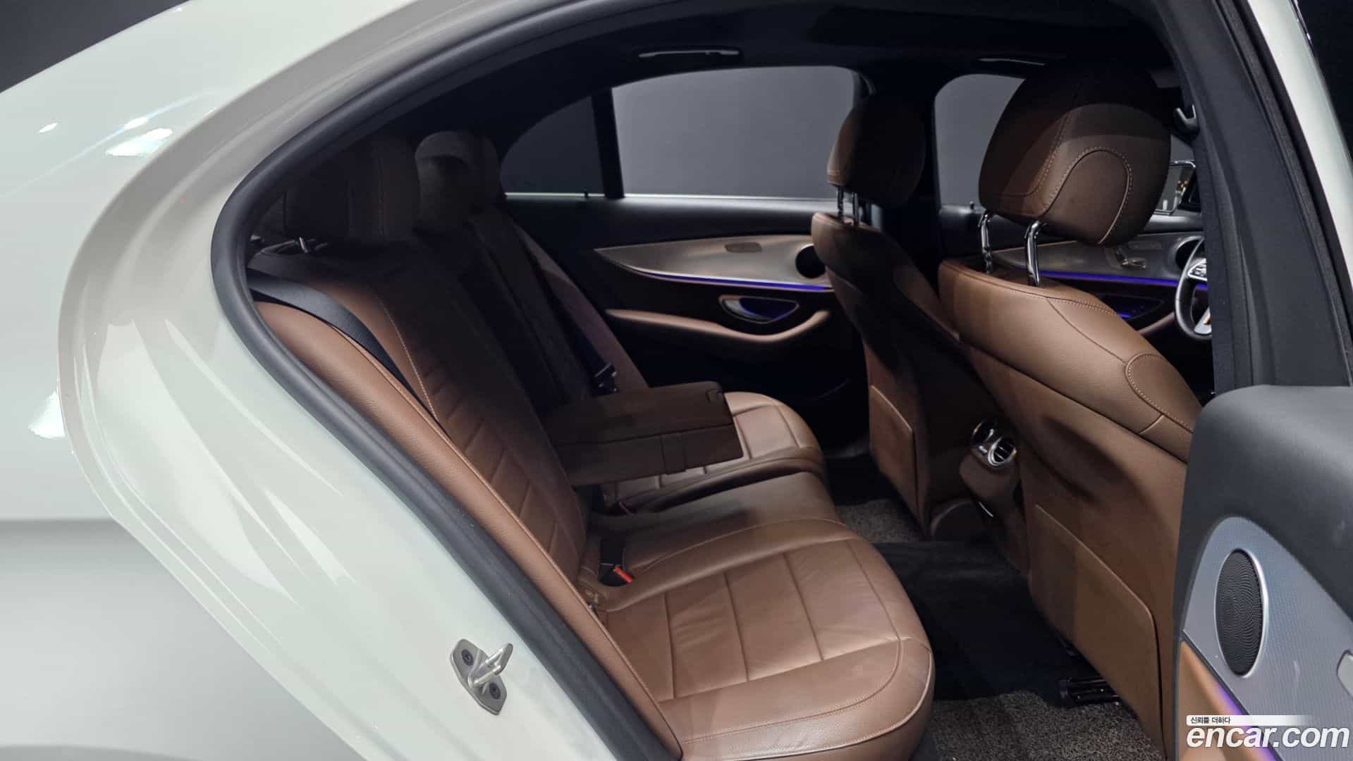 E-Class Mercedes-Benz 2020.6-OPTION-016