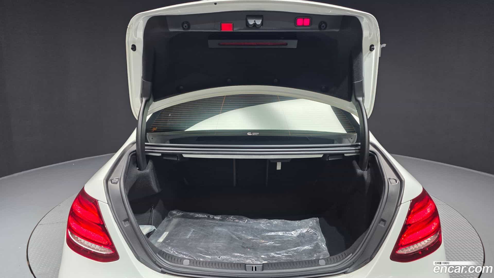 E-Class Mercedes-Benz 2020.6-OPTION-024