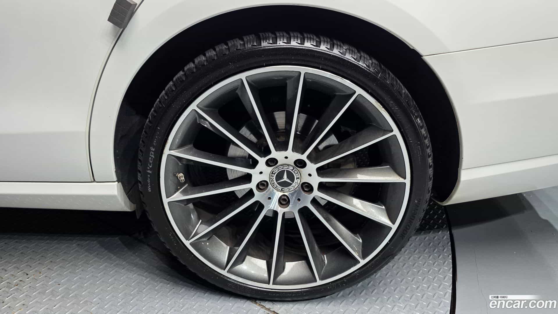 E-Class Mercedes-Benz 2020.6-OUTER-031